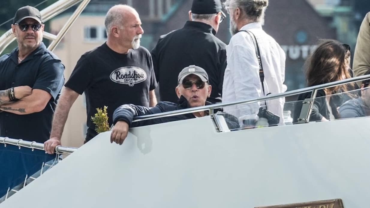 Här åker Bruce Springsteen båt i Stockholm