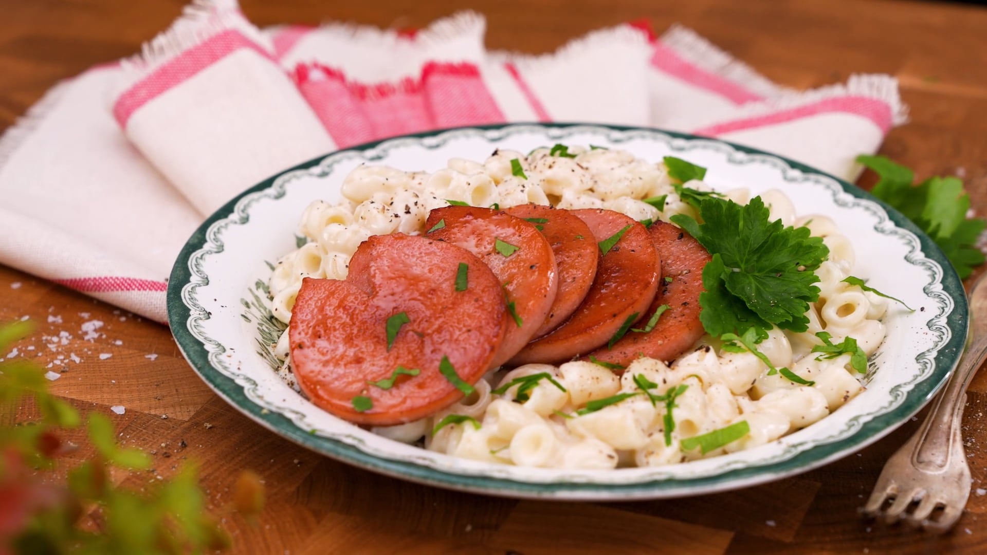 Falukorv med stuvade makaroner