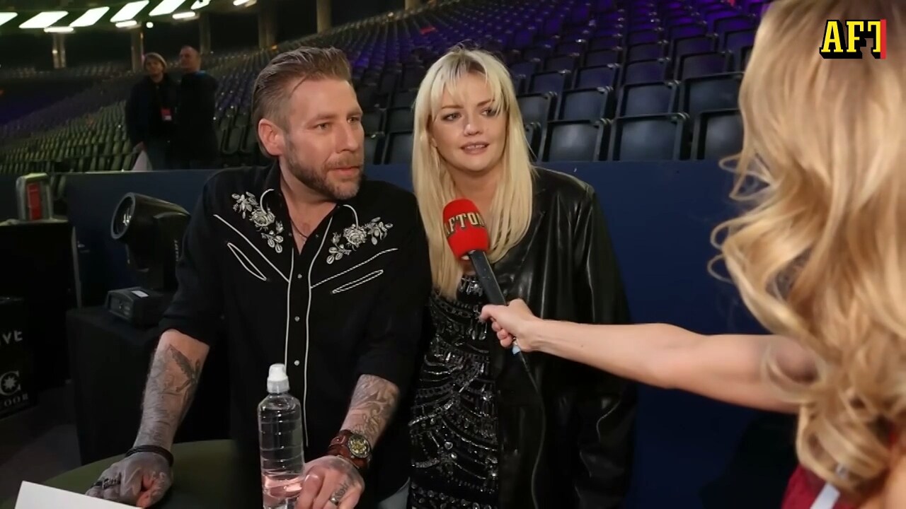 Jay Smith om samarbetet med systern.