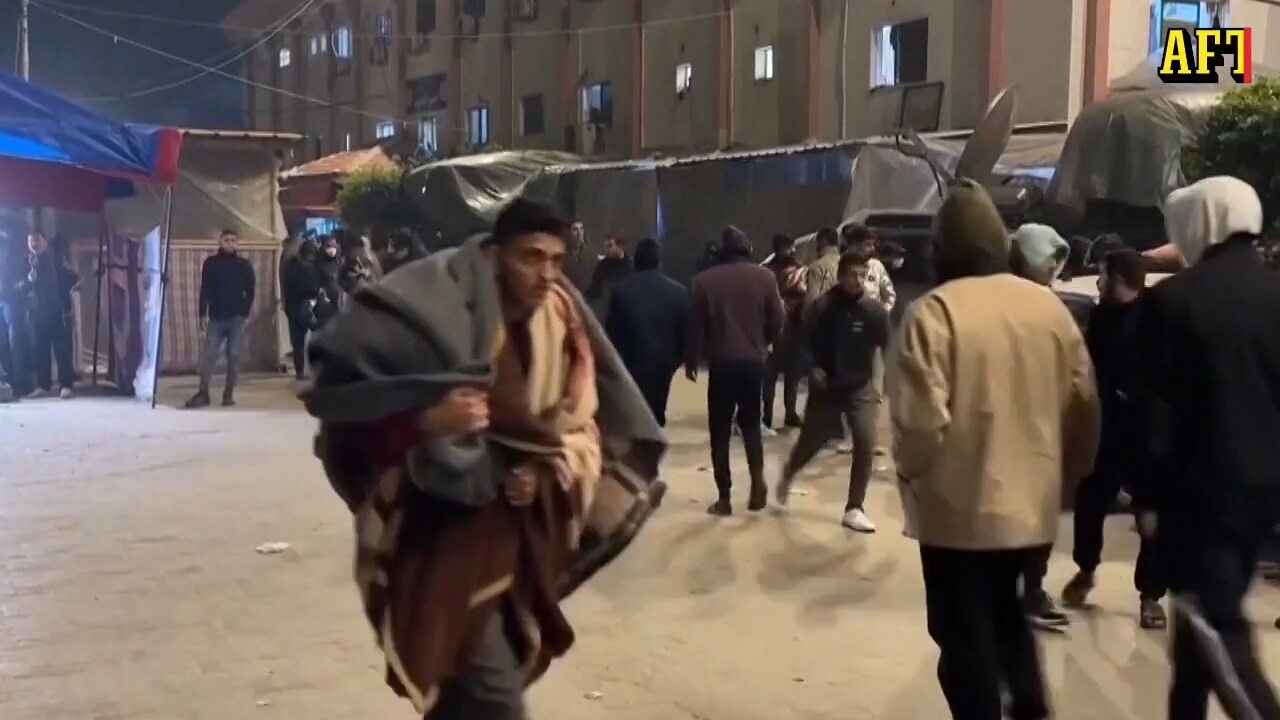 Efter attackerna – människor flyr området kring Nassersjukhuset