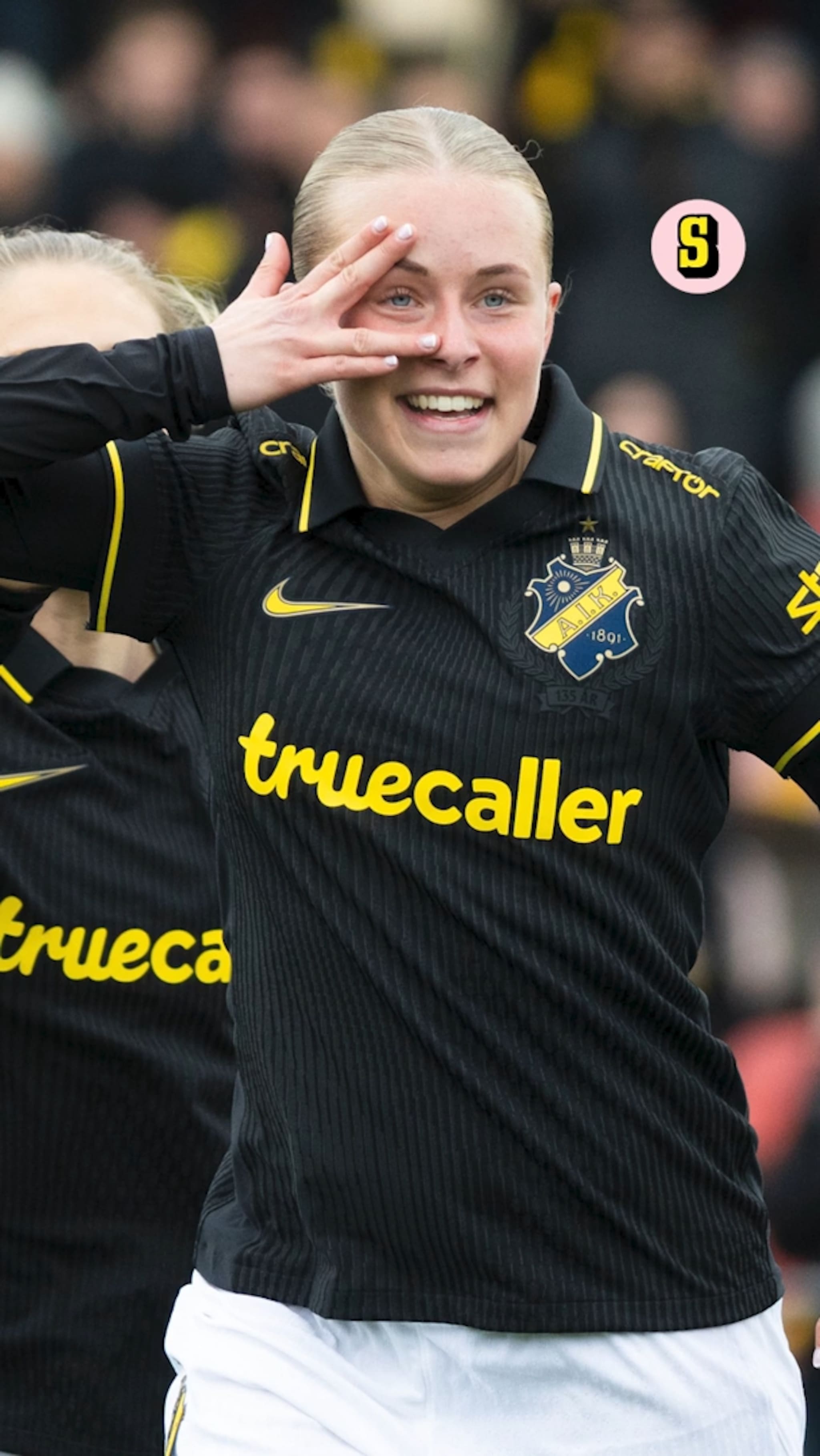 17-åringens målgest – hyllar brorsan