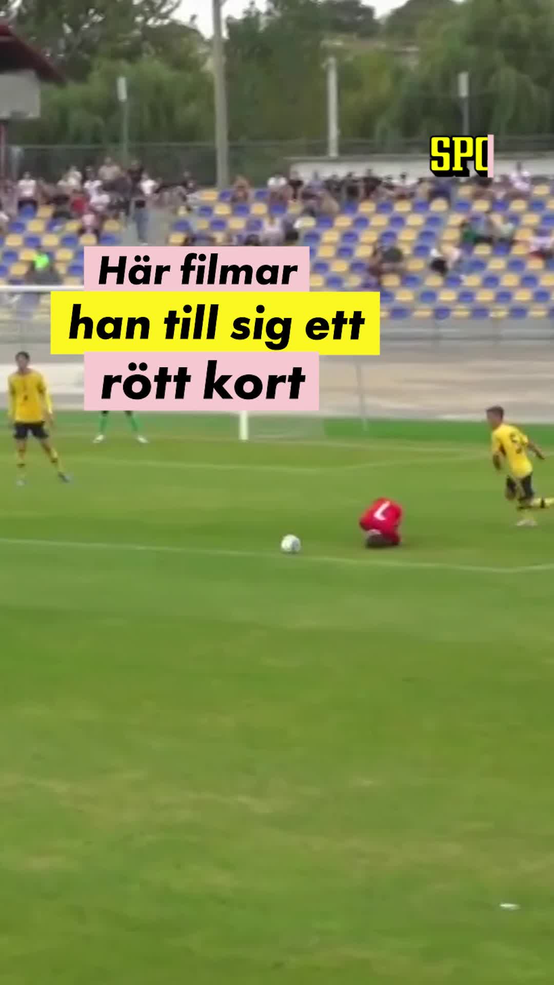 Här filmar han till sig ett rött kort
