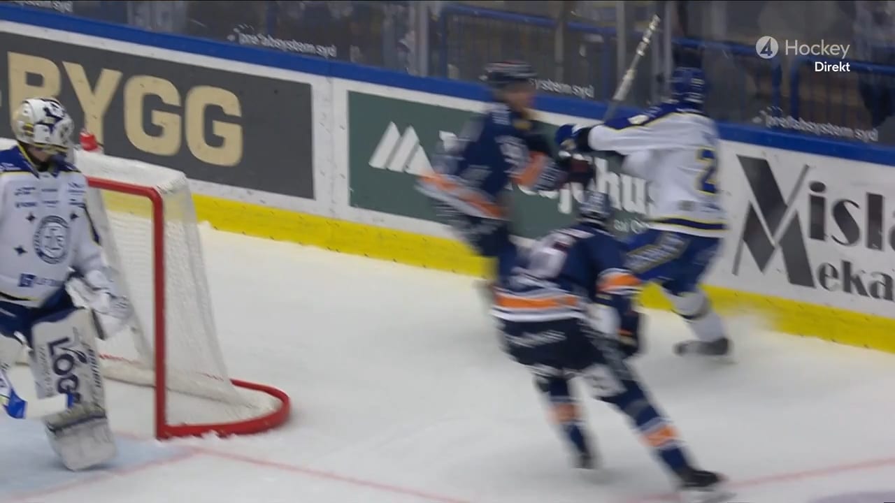 Klubban åker upp mot ansiktet – får matchstraff