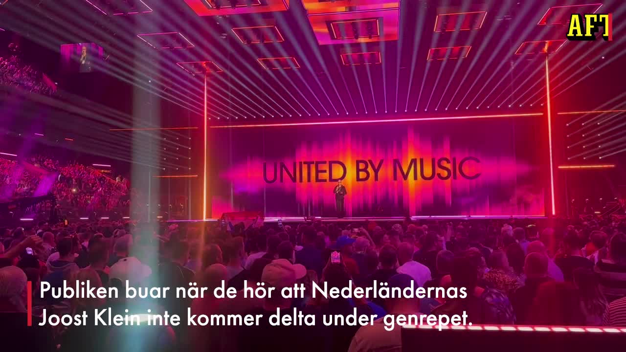 Här buar publiken över Joost-beskedet