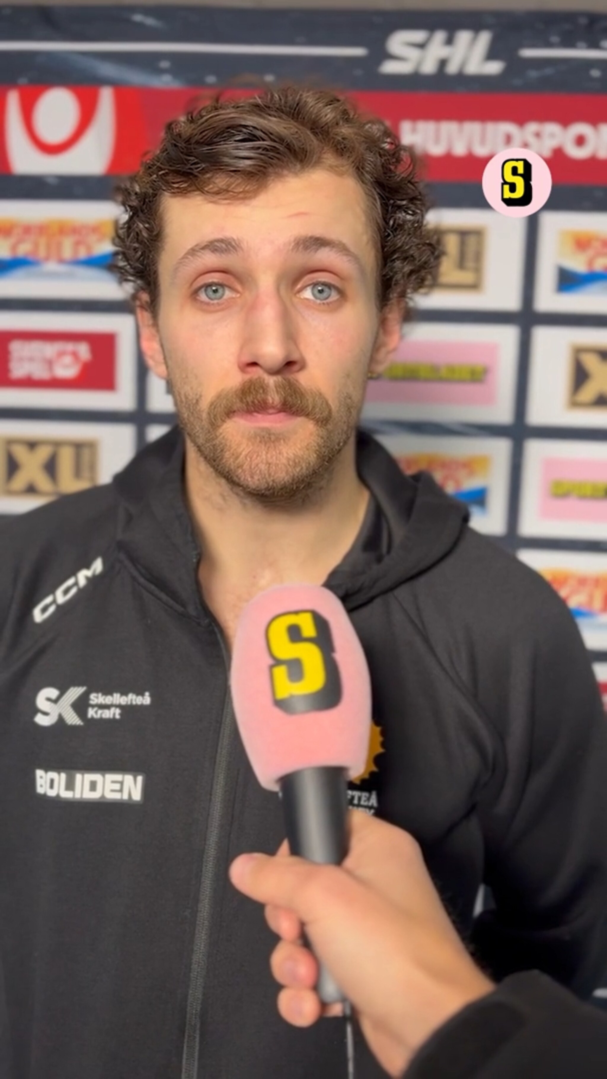 Lundberg talar in till kameran: "Krya på dig Oskar..."