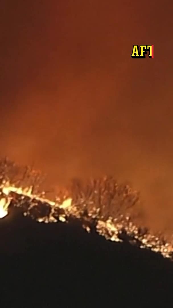 Här drar eldtornador fram över bergen