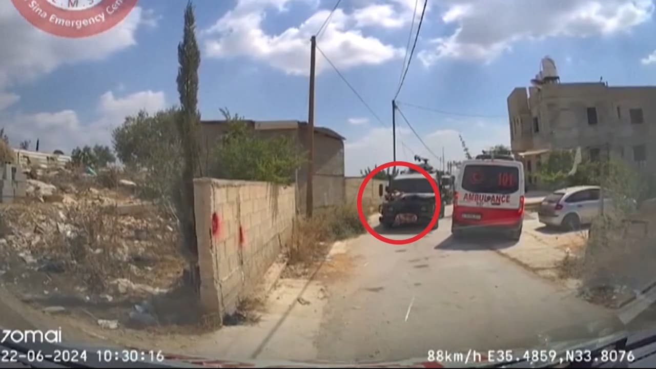 Kört runt med skadad palestinier – på motorhuven