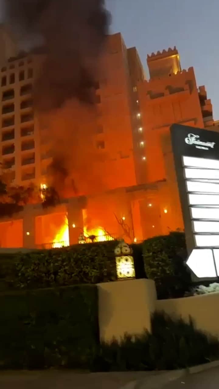Lyxhotell i Dubai brinner – efter iranska attacker