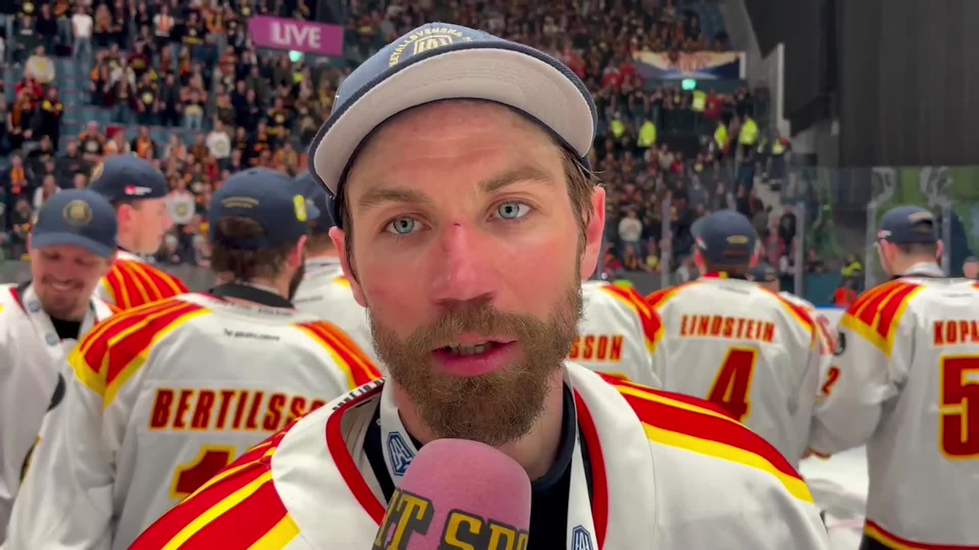 Rödin: Slänger in hjärtat på isen