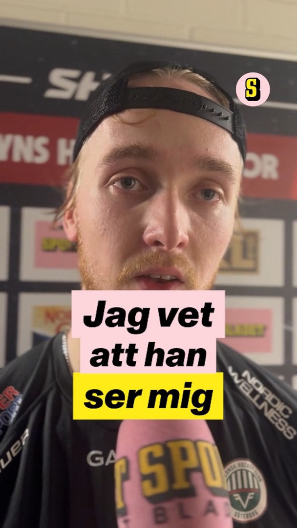 Hyllar sin bortgångne far: "Han övervakar oss"