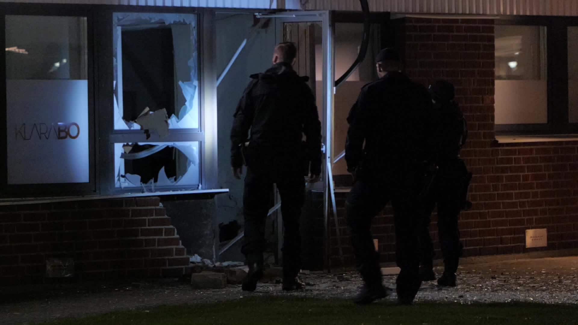 Se förödelsen och polisinsatsen efter explosionen