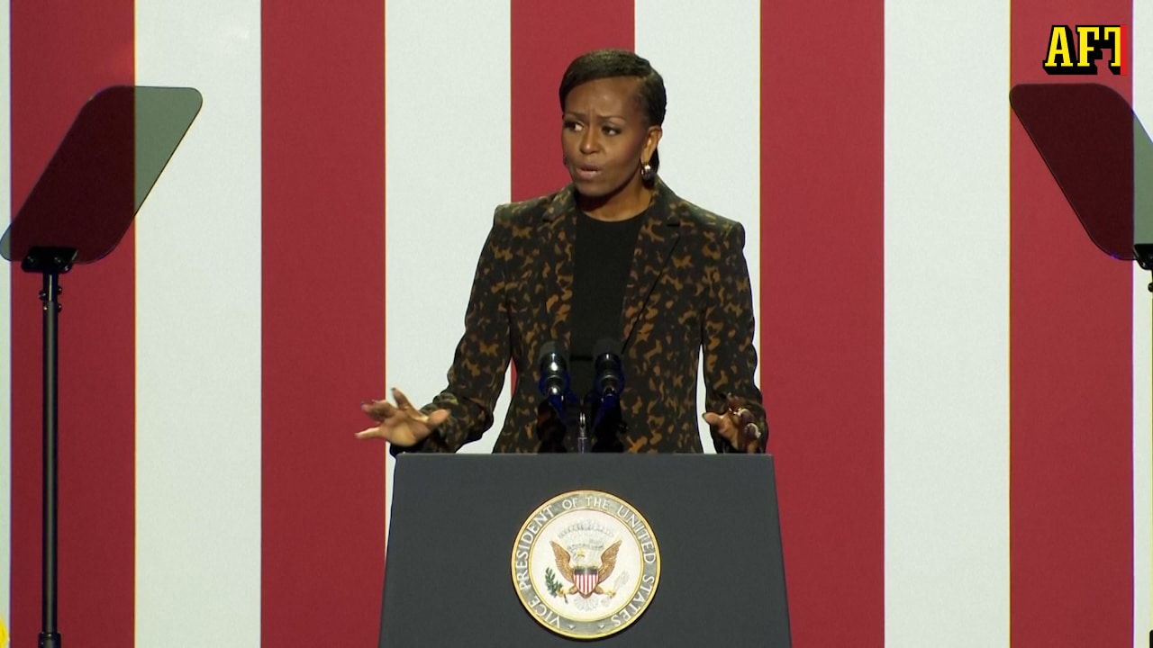 Michelle Obama ger sig in i valspurten – talade på Harris kampanjmöte