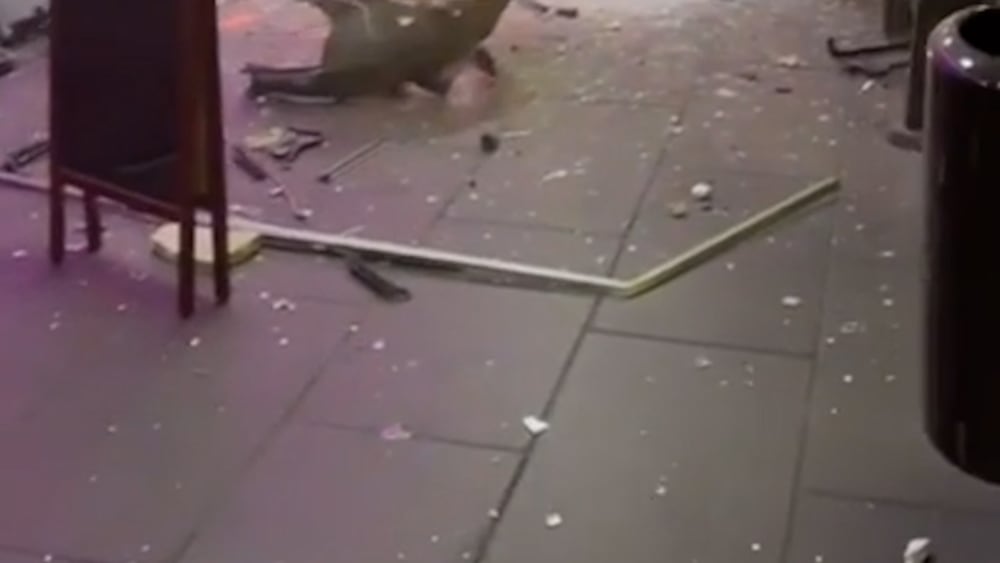 Bil kraschade in i gym &ndash; se f&ouml;r&ouml;delsen