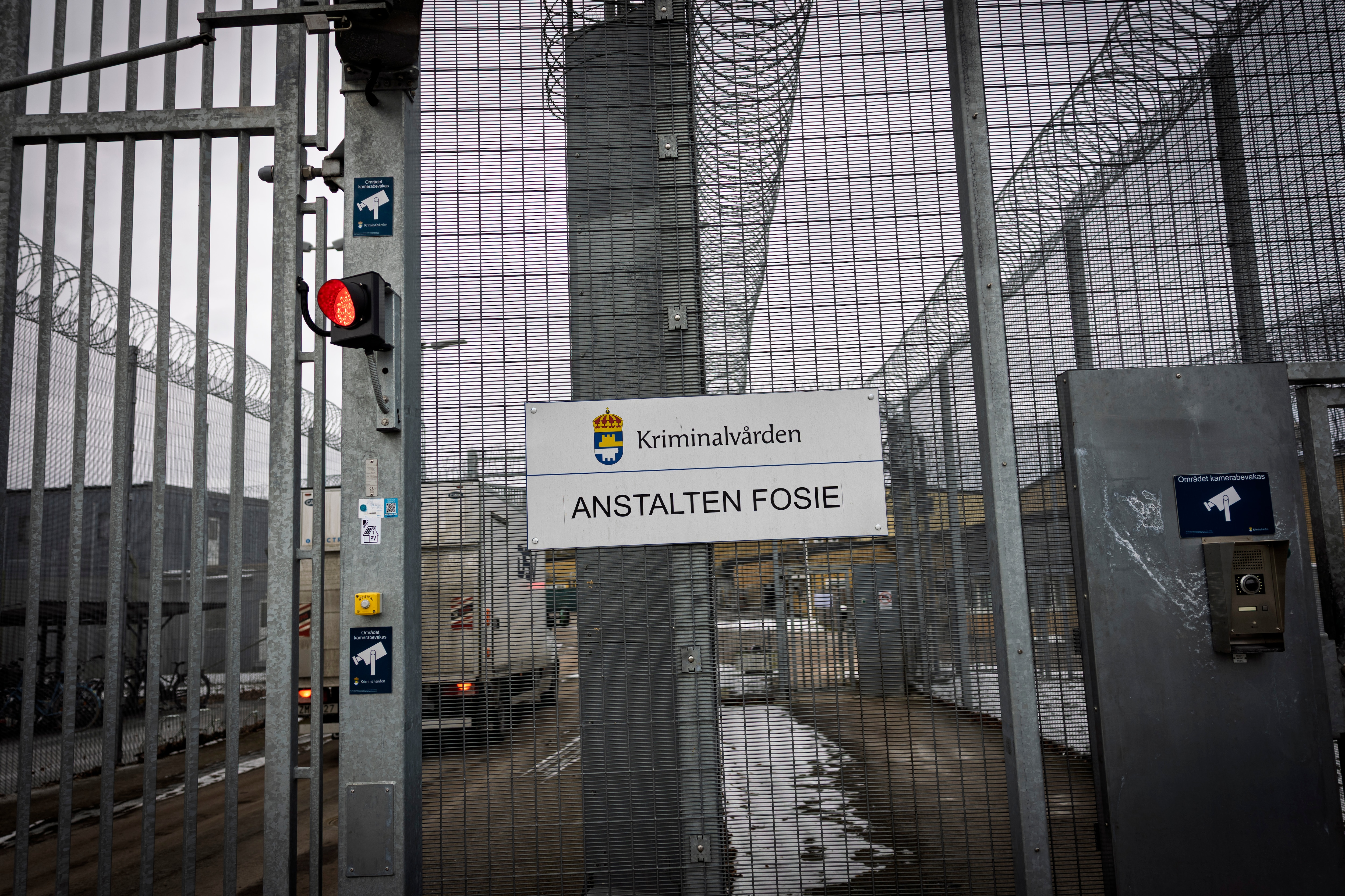 Hussein 33, dog i isoleringscell