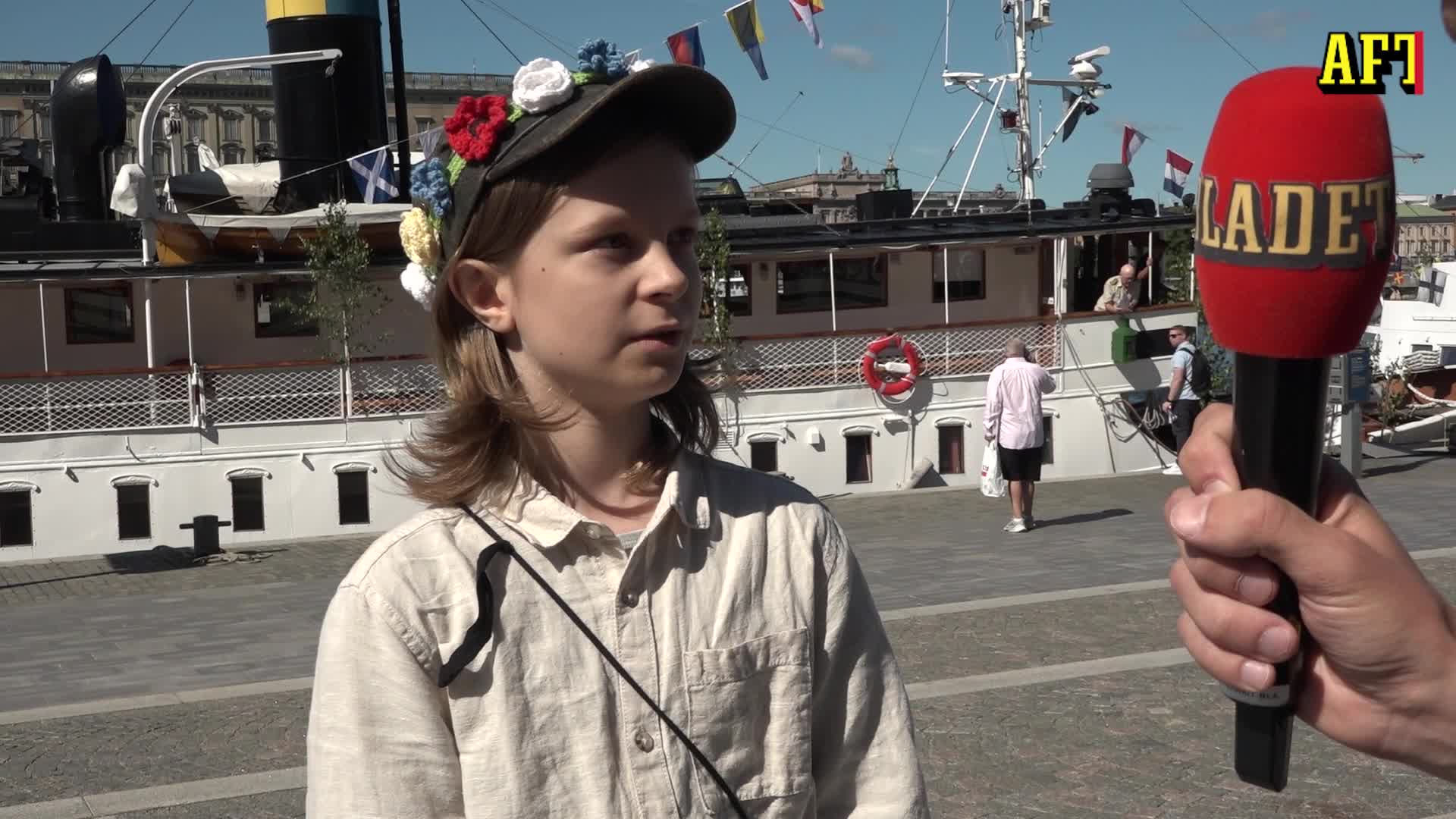 Mycket folk på väg ut i skärgården: ”Min mormor har gjort kransen”
