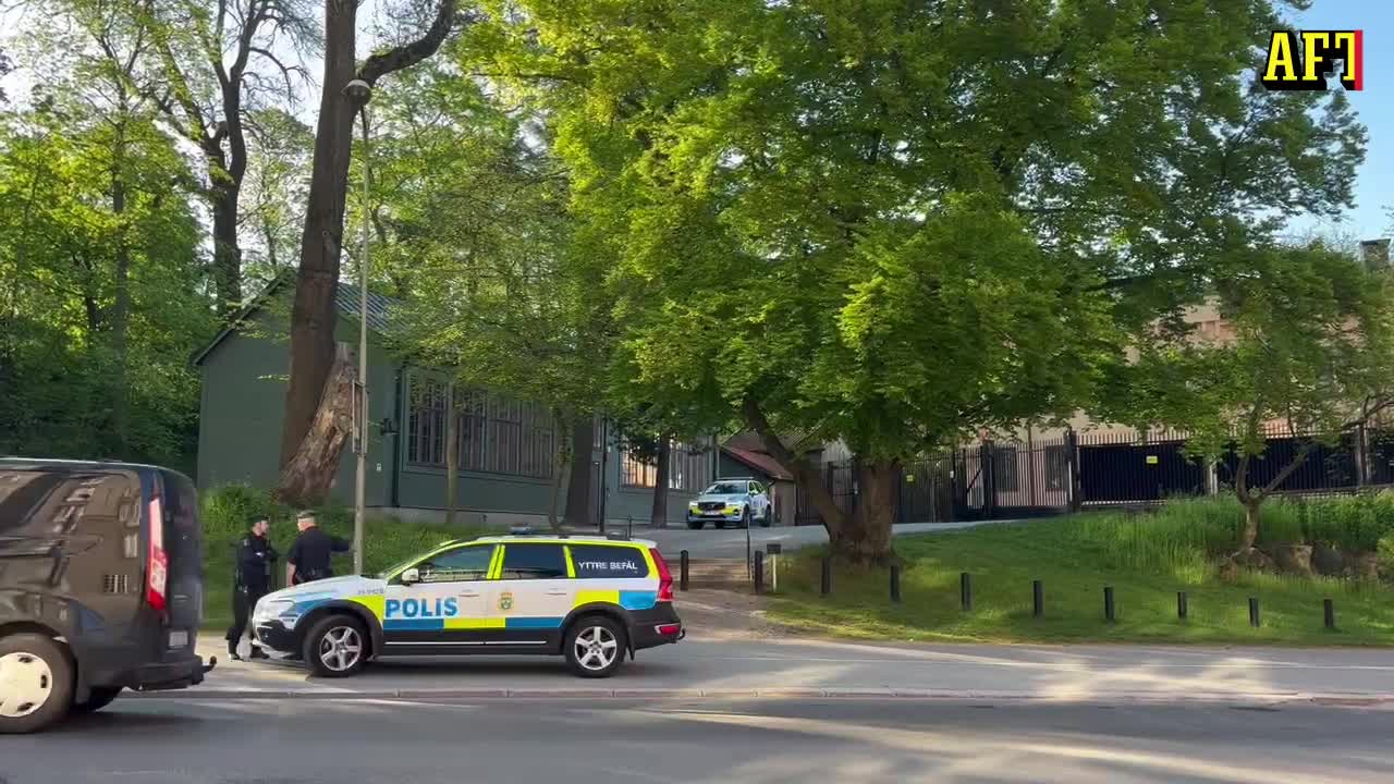 Stor polisinsats i Stockholm – avspärrningar vid Israels ambassad