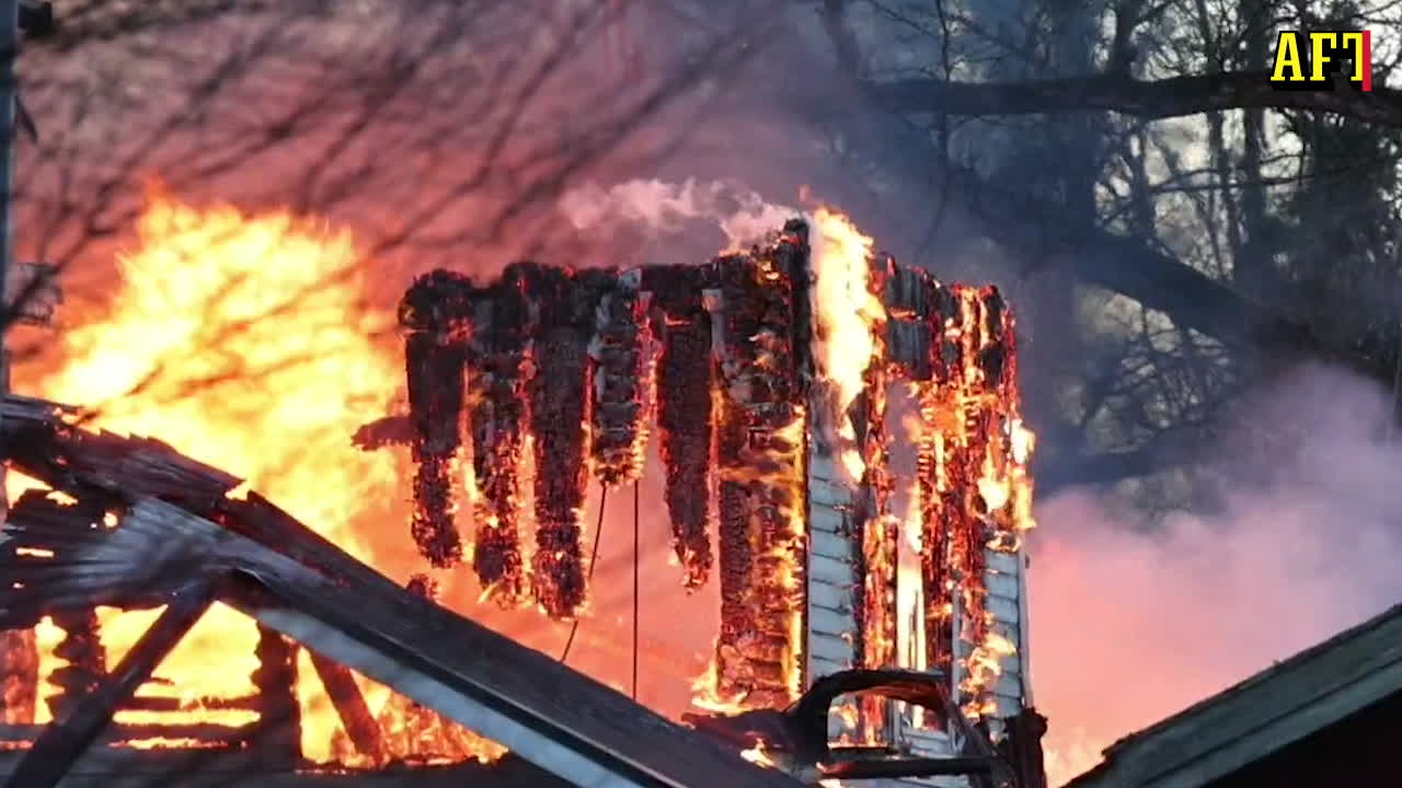 Flera döda i villabrand
