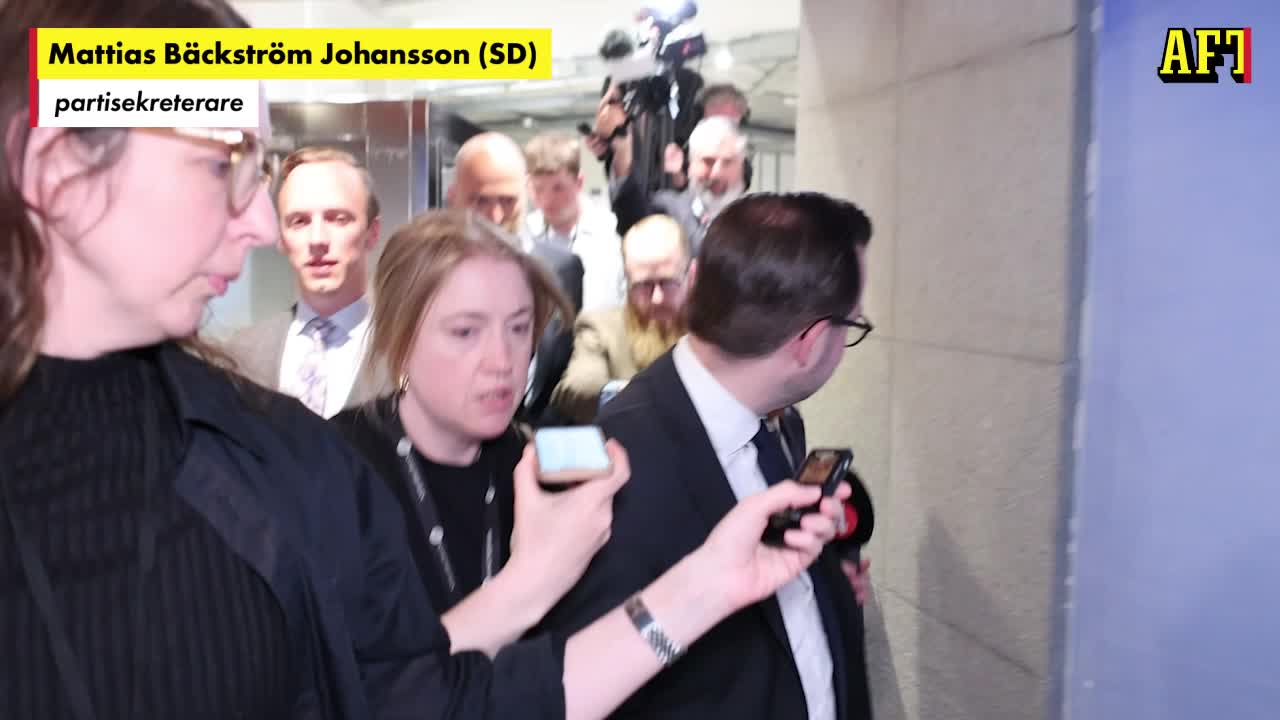 SD:s partisekreterare om trollfabrikerna: “Vi kan prata senare”