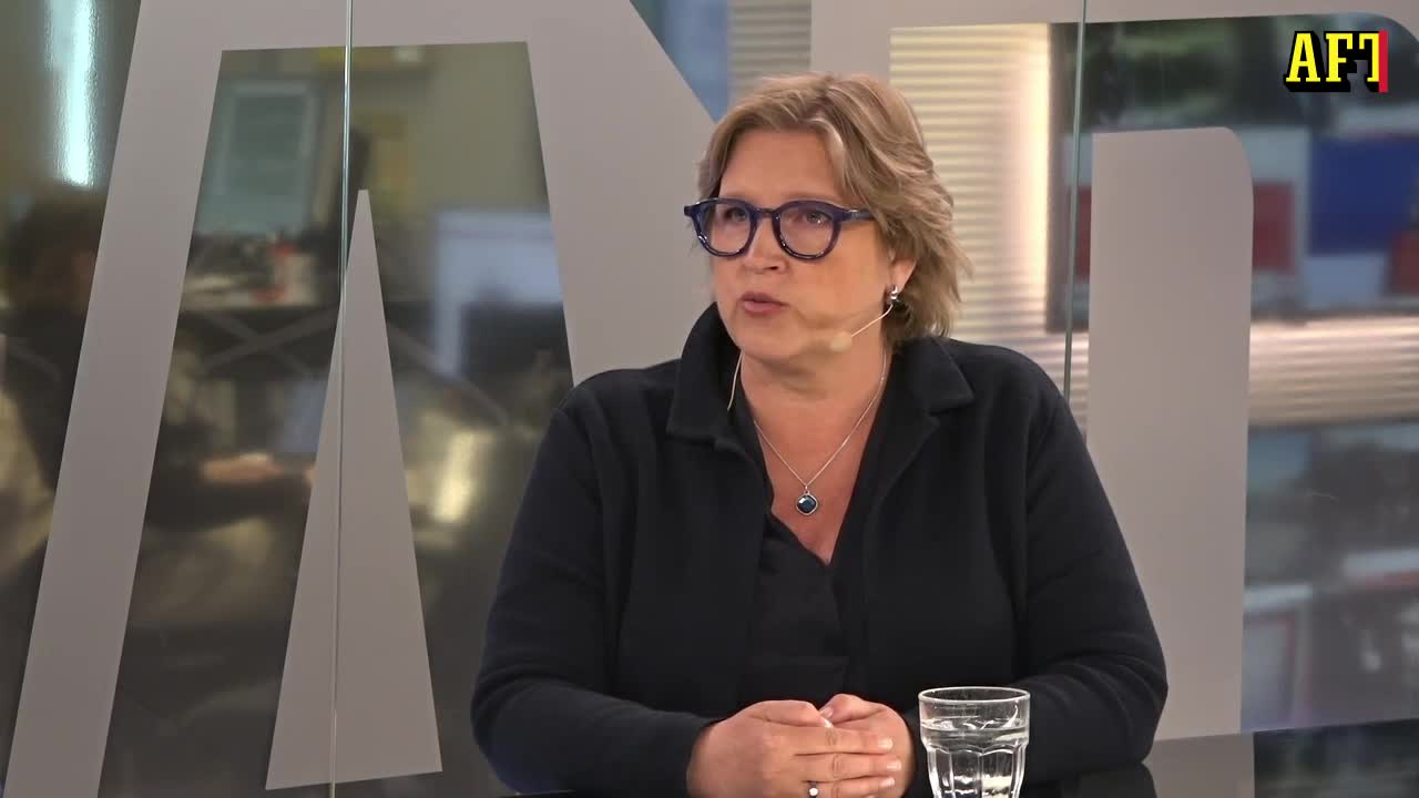Karin Karlsbros känga till C: ”Måste får slut på tramset”