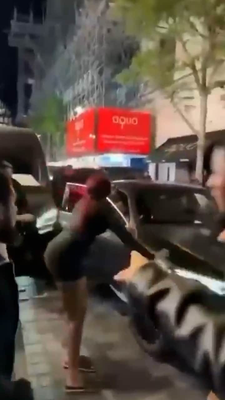 Här blir kvinnan överkörd efter influencerbråk