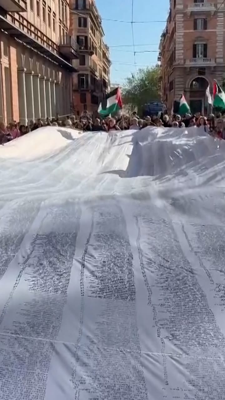 Marscherar för barn som dödats i Gaza