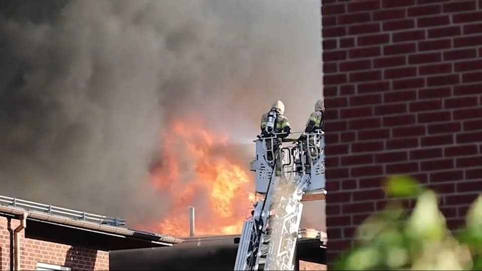 Kraftig brand i Göteborg – byggnaden evakuerad