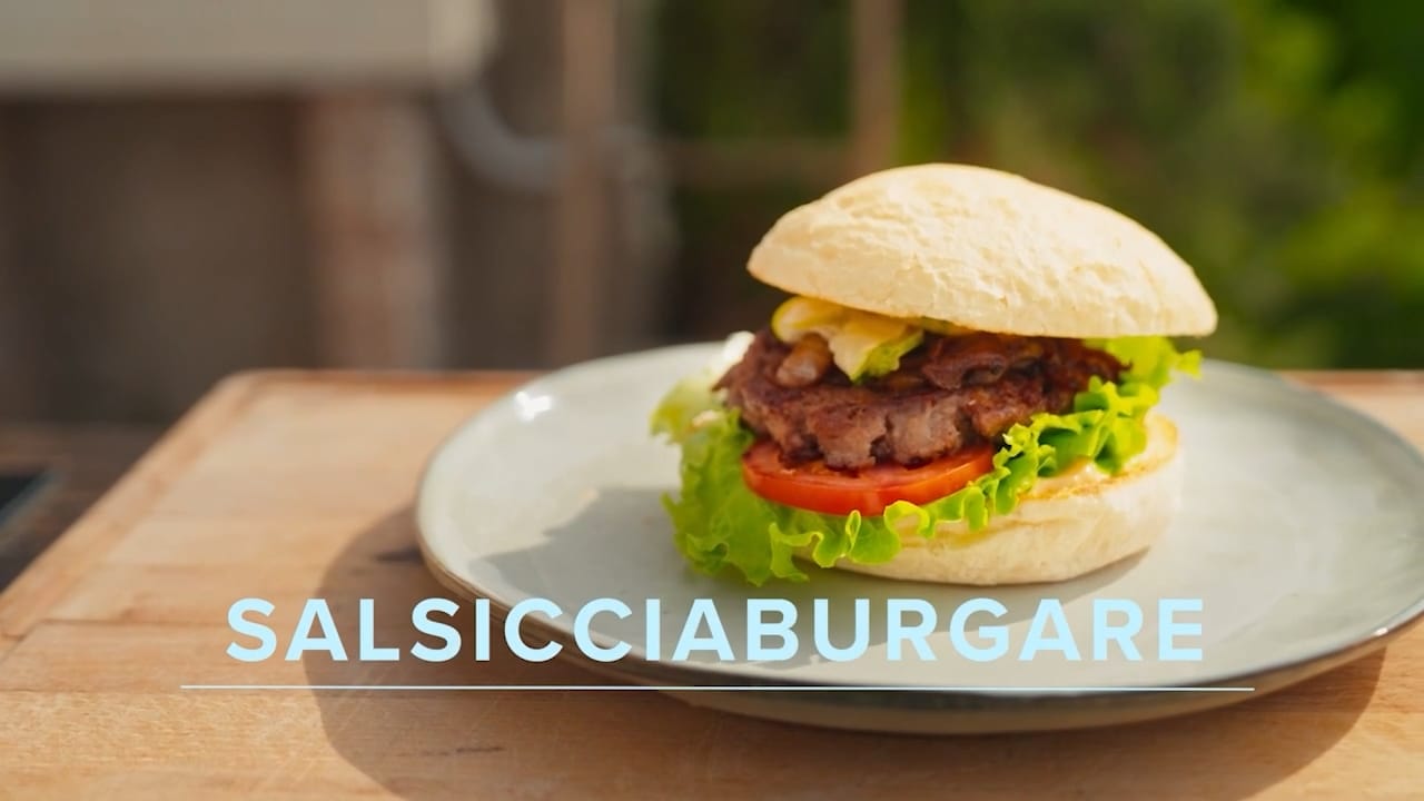 Salsicciaburgare med karamelliserad lök