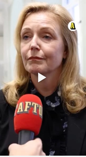 Toppnamnet håller dörren öppen