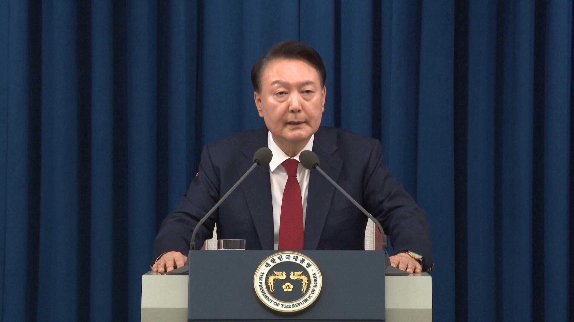 Sydkoreas president Yoon Suk-Yeol har infört undantagstillstånd