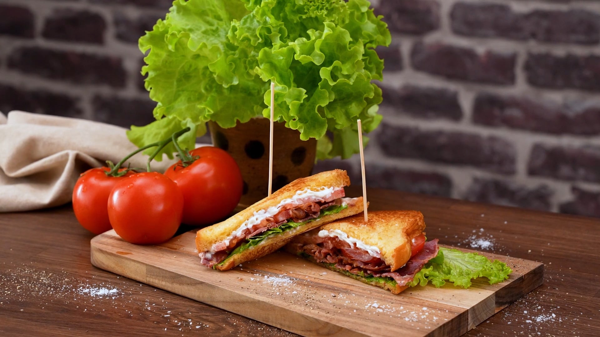 BLT- sandwich – så gör du den klassiska mackan