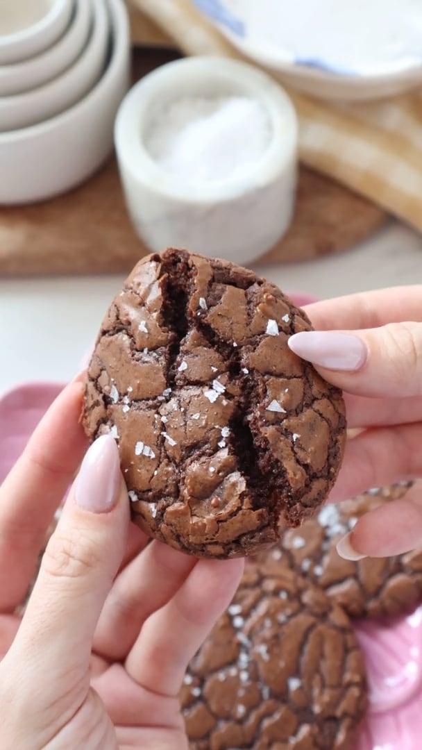 Brownie cookies toppade med havssalt