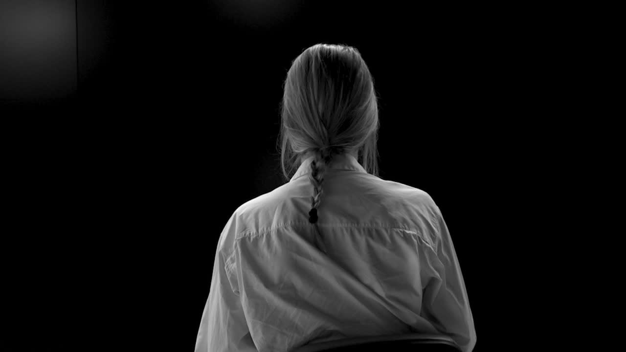 Svensk judinna, 19, bespottad och dödshotad: “Trendigt att hata mig”