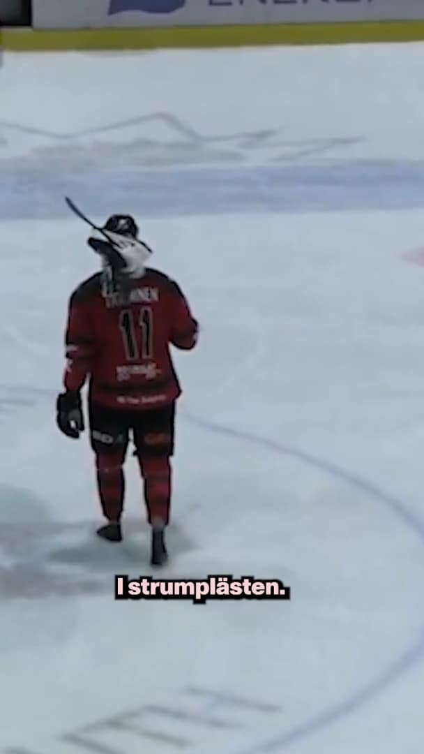 Protesten: Går över isen – i strumpor