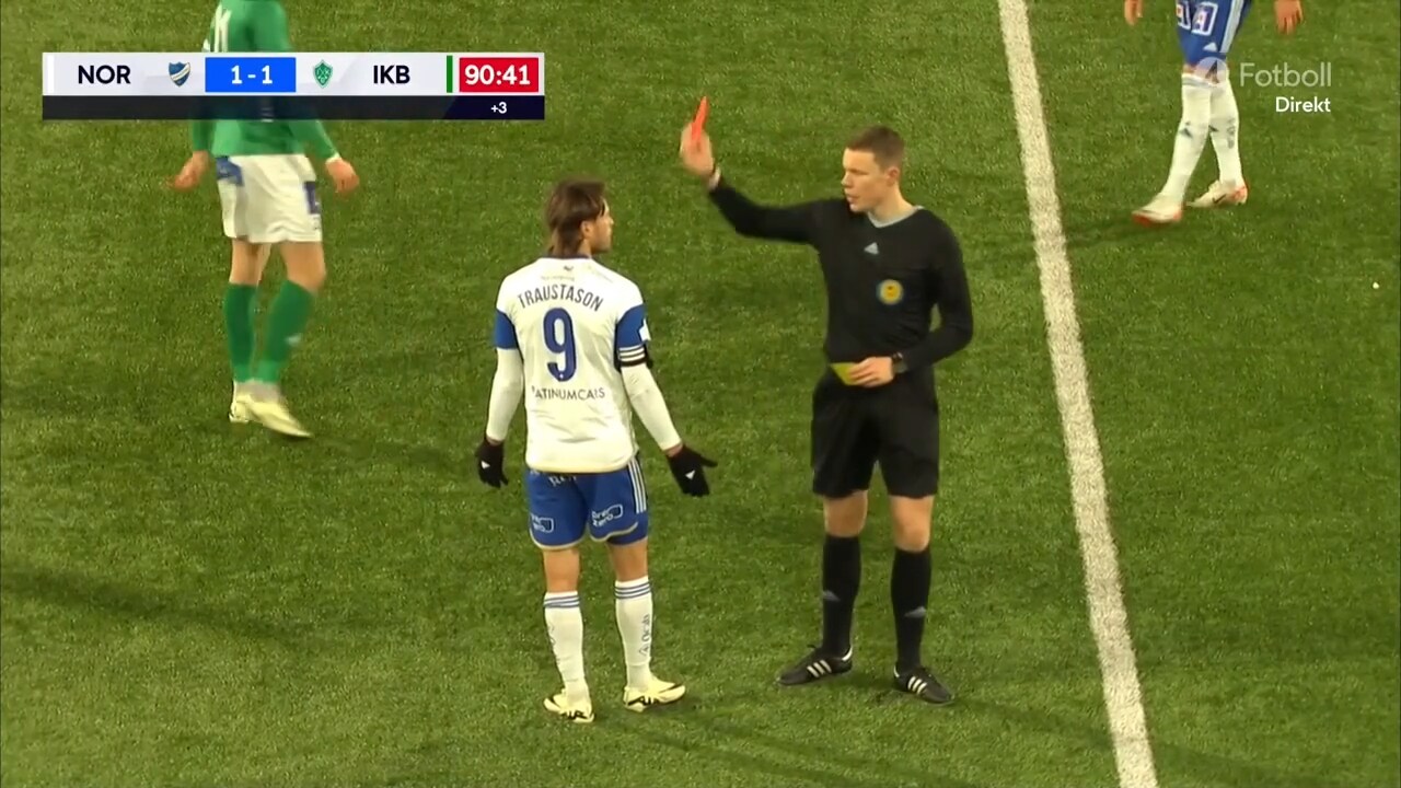 Här får Arnór Traustason rött kort – se situationen