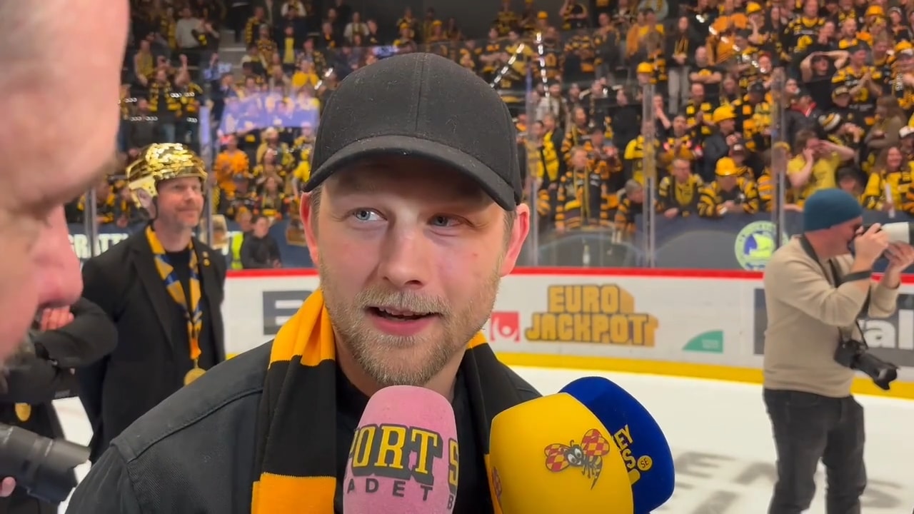 Möller kom ner från läktaren och firade: “Rörd och tacksam”