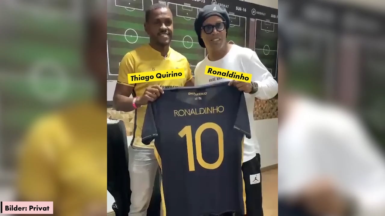Här får Quirino besök av Ronaldinho