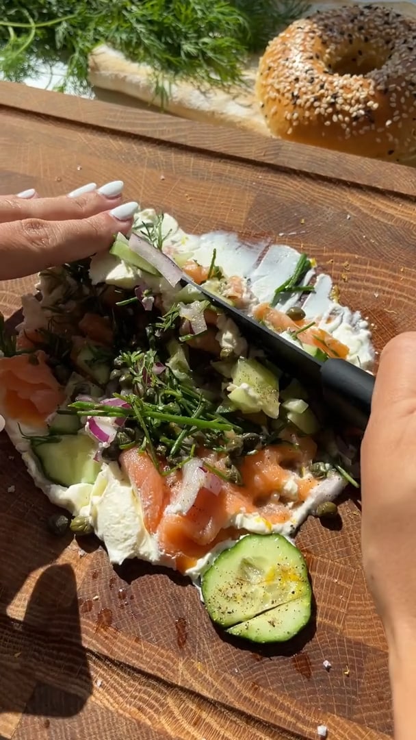 Så gör du virala mackan – chopped bagel