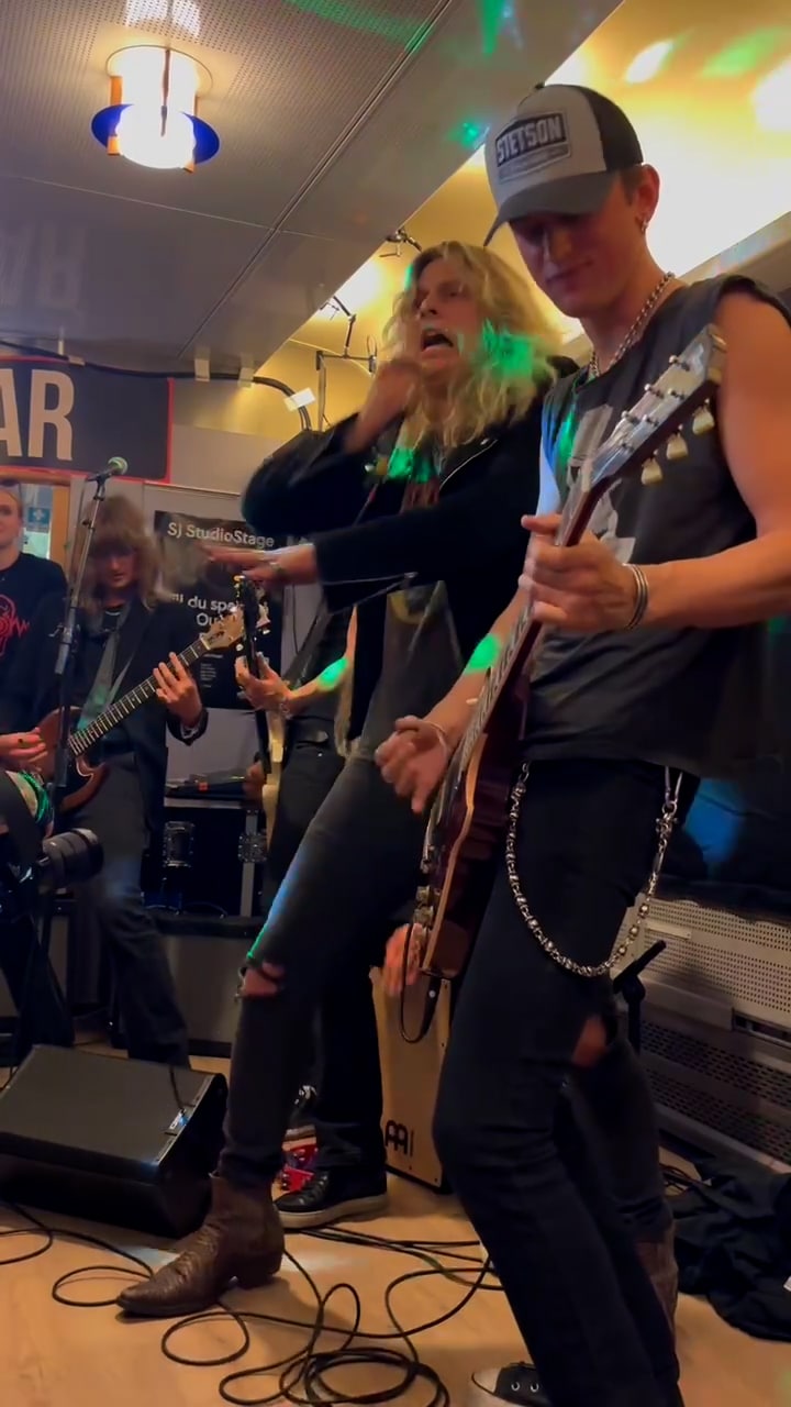 Ett tåg kommer lastat med hårdrockare – mot Sweden Rock
