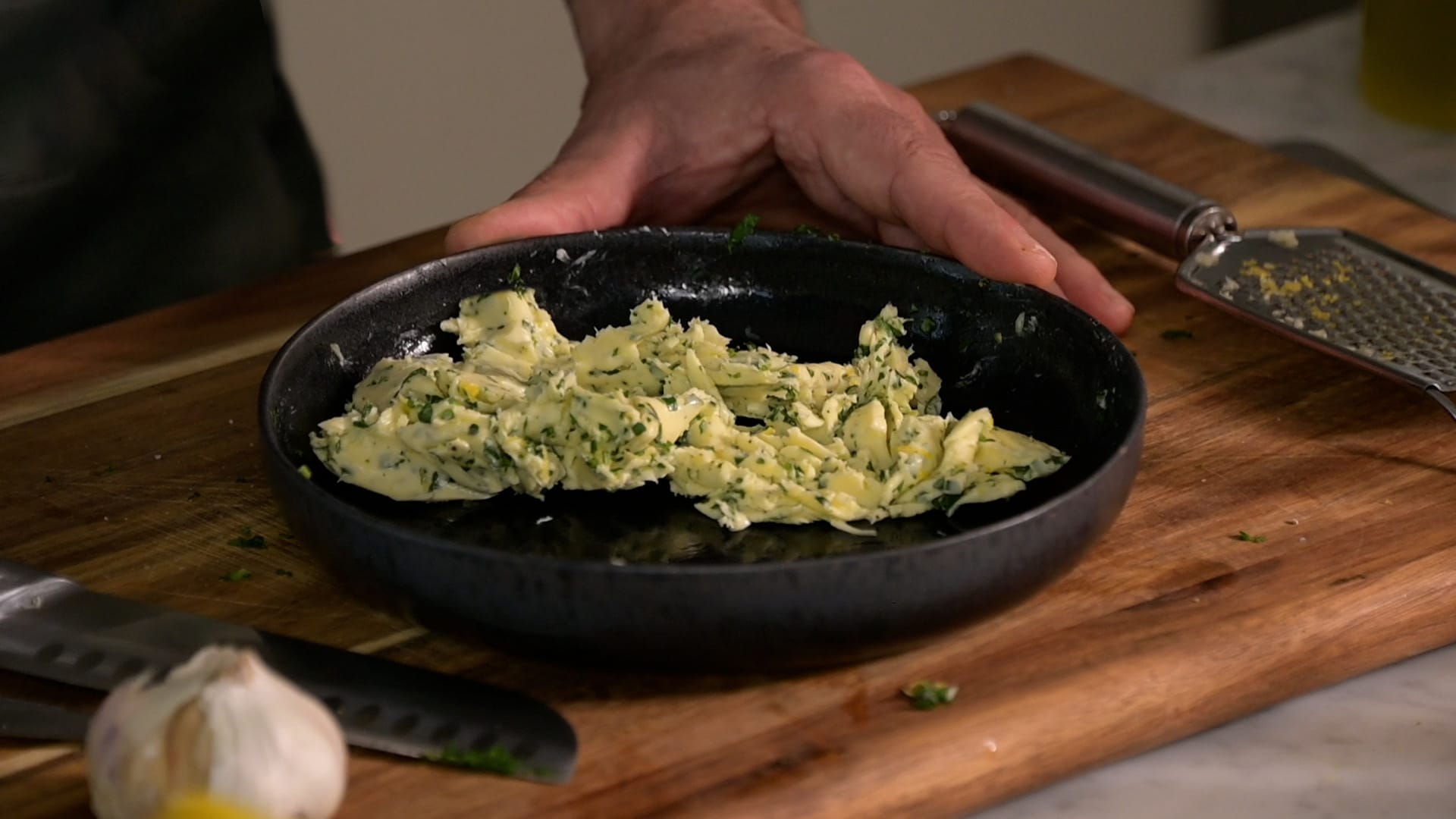 Kryddsmör med vitlök, persilja och citron