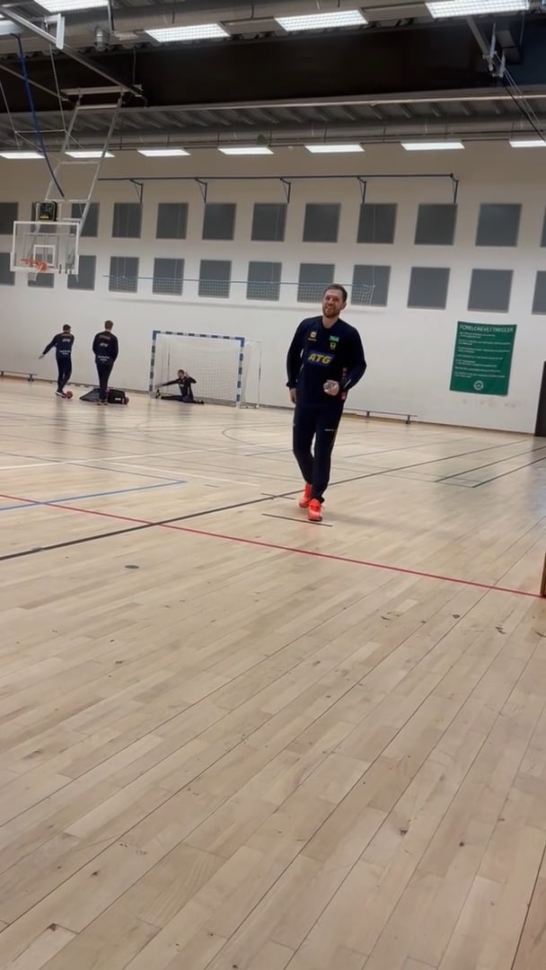 Se handbollsstjärnans osannolika fullträff