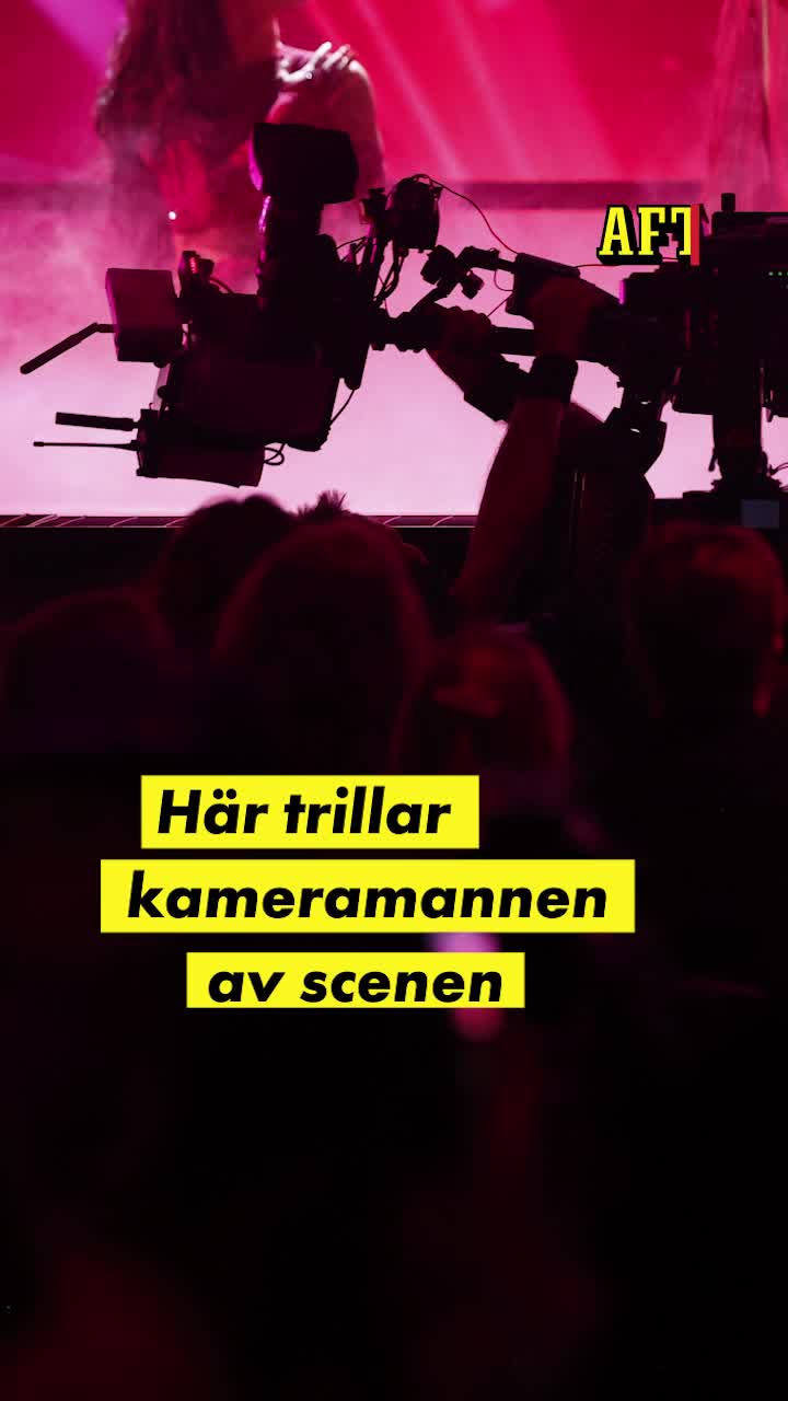 Här trillar kameramannen i livesändning