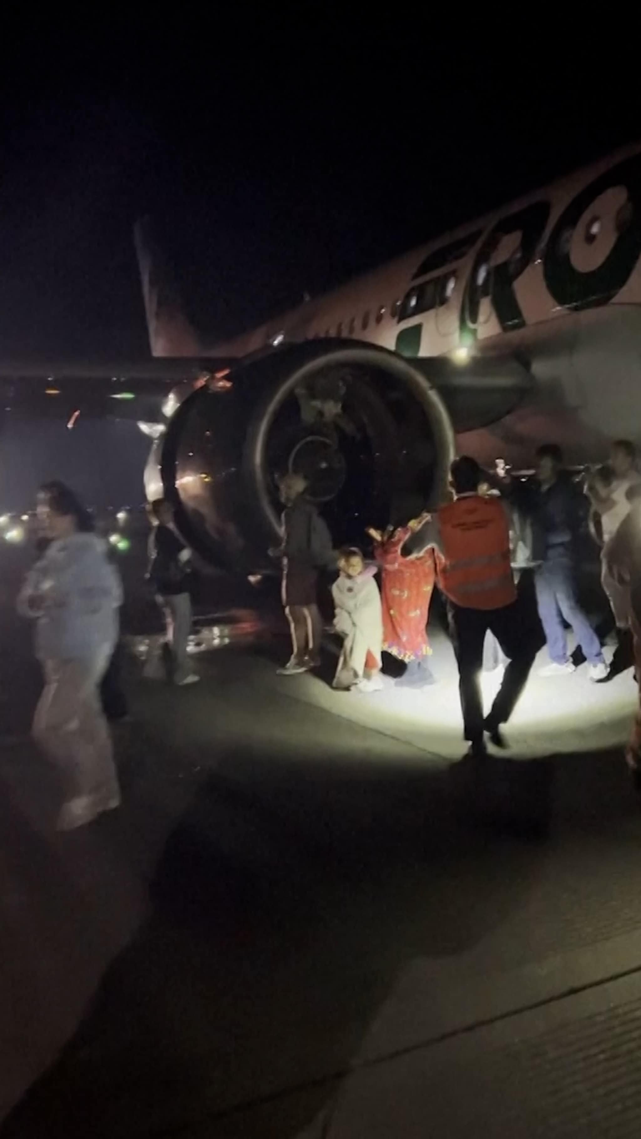 Skräcken: Person sögs in i flygplansmotor
