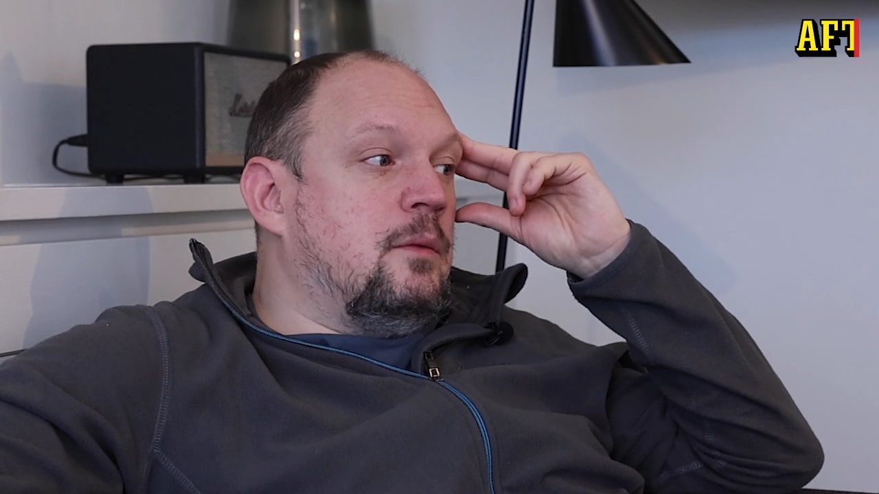 Unge växte upp bland elefanter och sälar