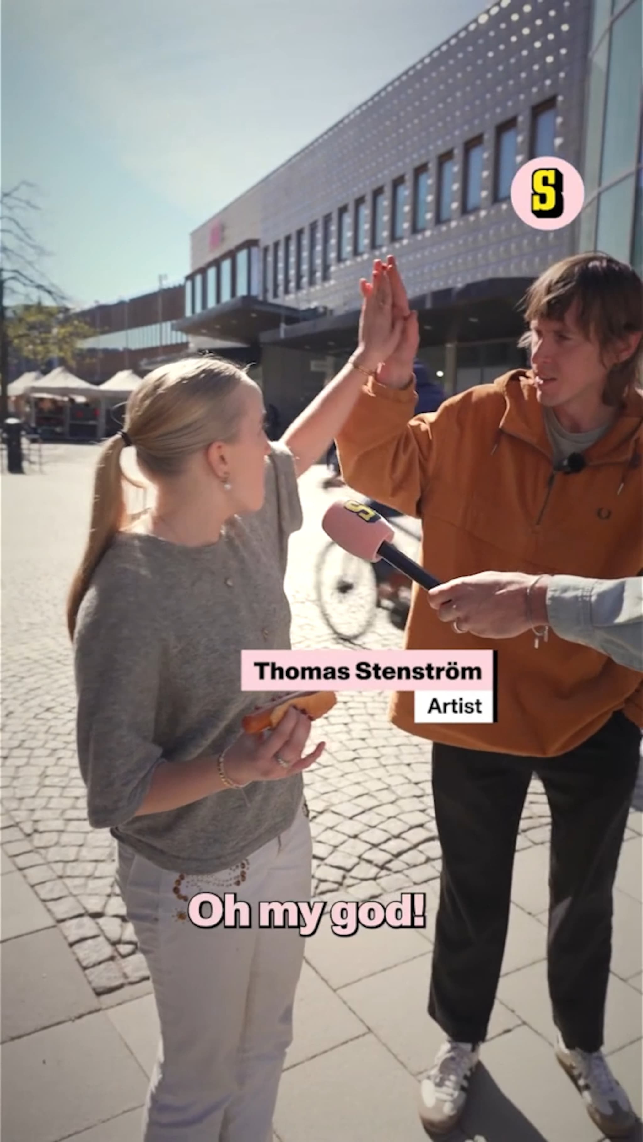 Smyglyssna på officiella VM-låten med Thomas Stenström