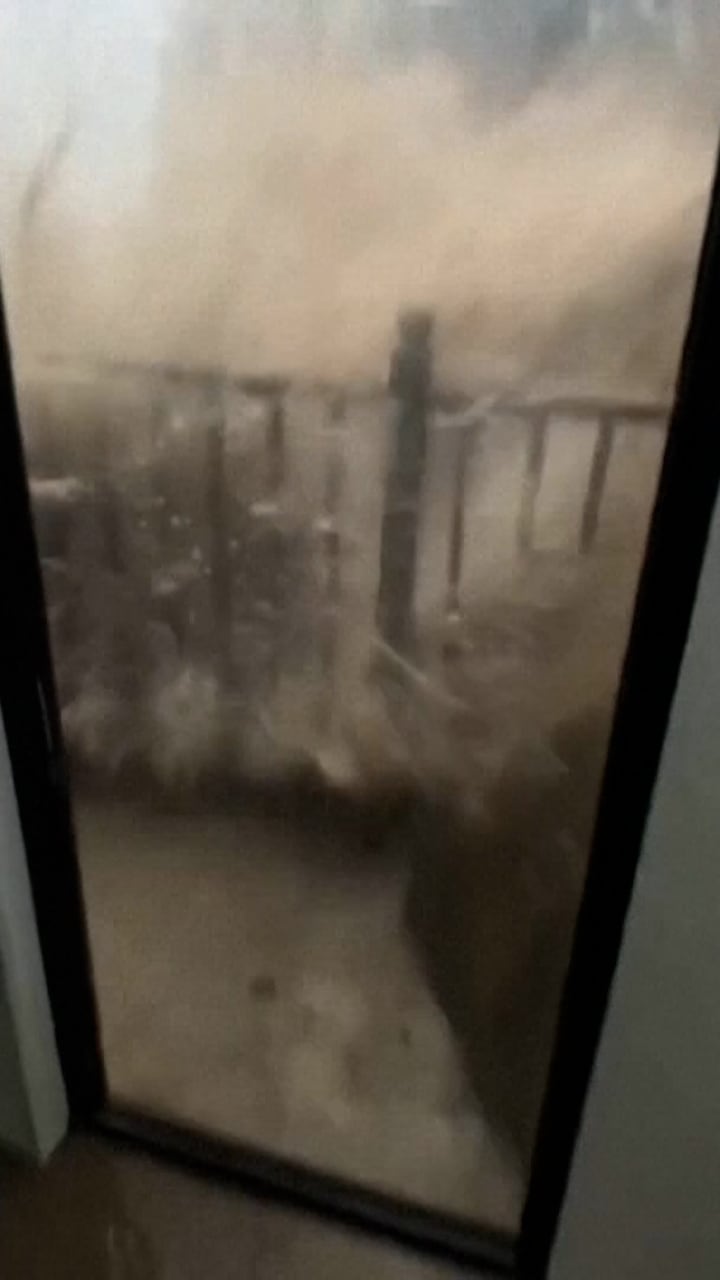Här slukas huset av jättevågen