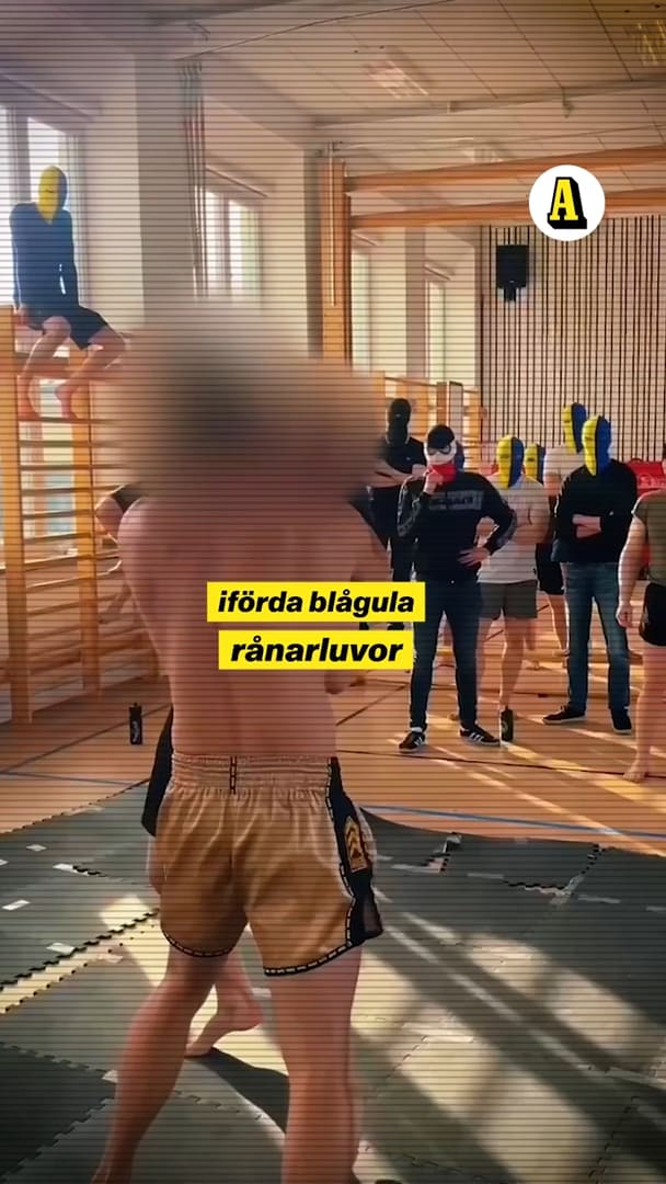 Se slagsmålsfilmerna som nazisterna lockar unga med