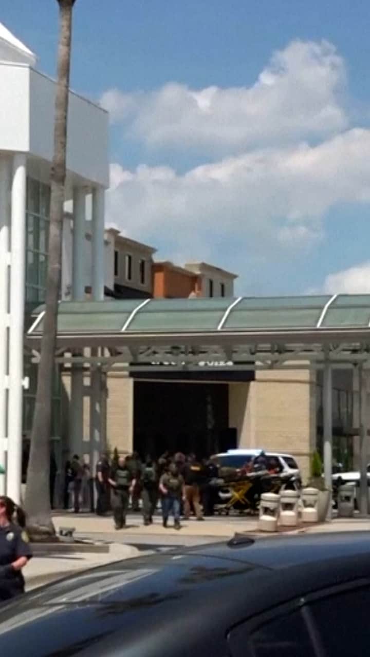 Tio skjutna i galleria i Louisiana