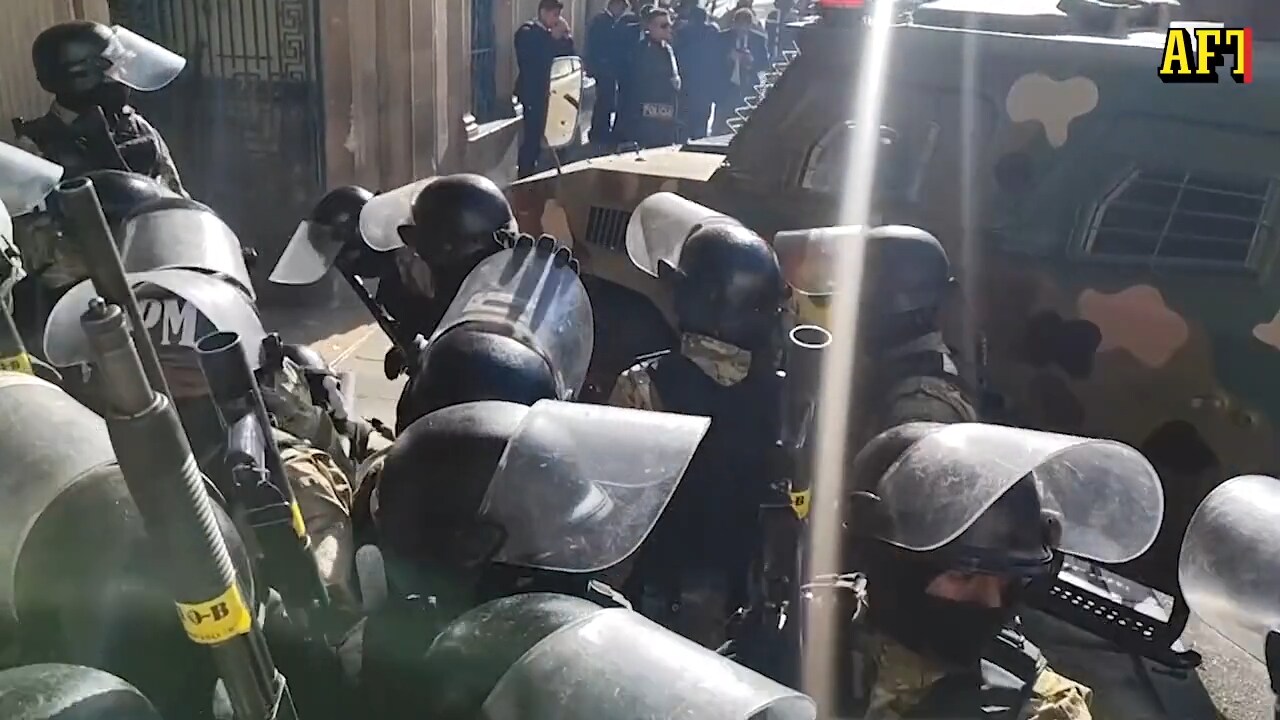 Militären i kupp i Bolivia – marscherar på gatorna