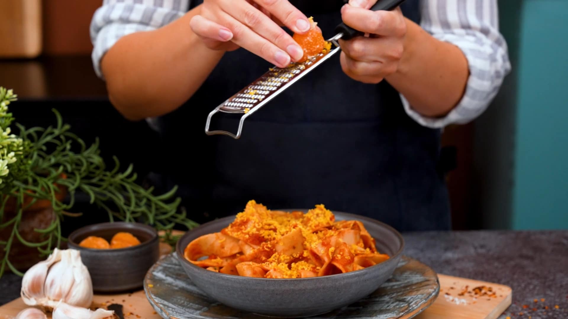 Så gör du gravade ägg