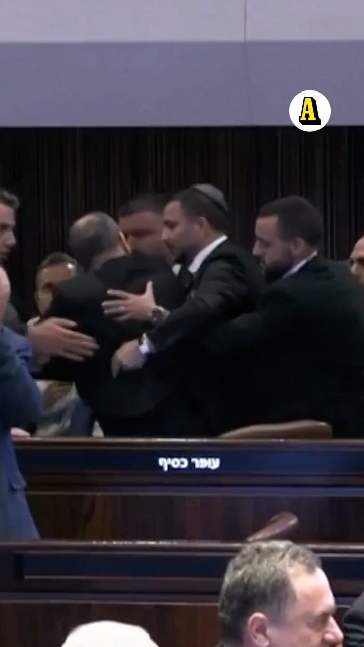 Kaos i Knesset – personer förs ut under Trumps tal